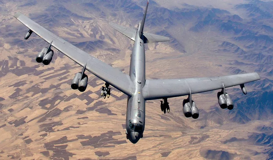 Bombardierul B-52, folosit în premieră împotriva Statului Islamic