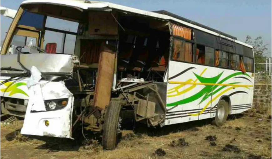 Accident groaznic în Pakistan. Cel puţin 19 morţi după coliziunea între un autobuz şi un camion