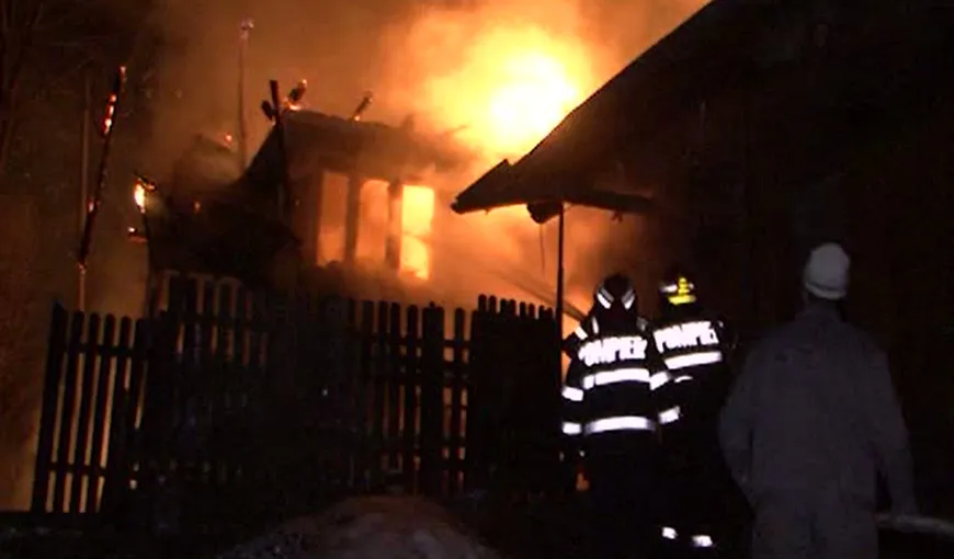 Incendiu devastator în Suceava, doi soţi au ars de vii. Vecin: „Am crezut că s-a topit uşa. De unde, era omul”