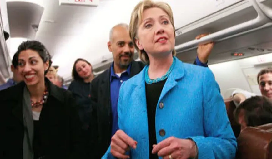 Hillary Clinton zboară prin Statele Unite la bordul avionului celui mai mare celebru burlac de peste Ocean VIDEO