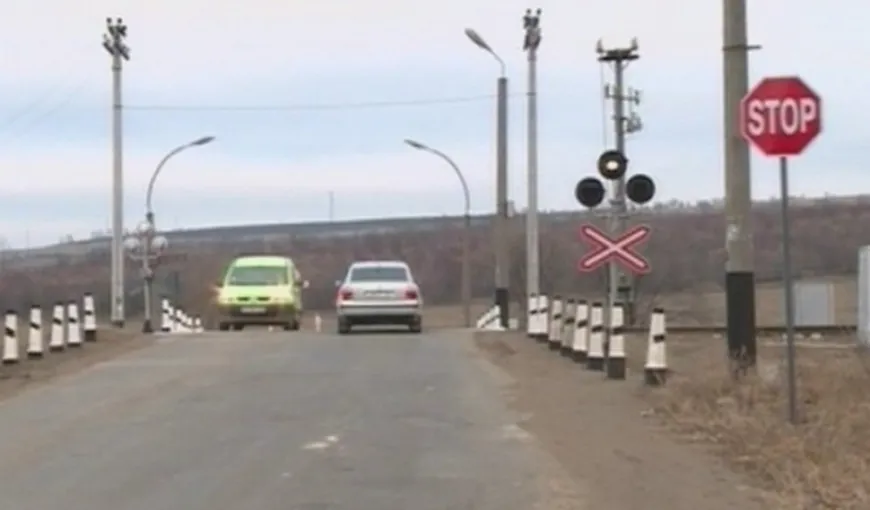 Un tren a lovit o maşină lângă Braşov, şoferul a murit