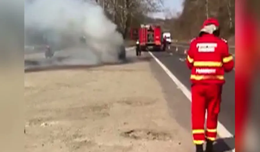 Momente de panică pe DN1, maşină pe GPL cuprinsă de flăcări în mers VIDEO