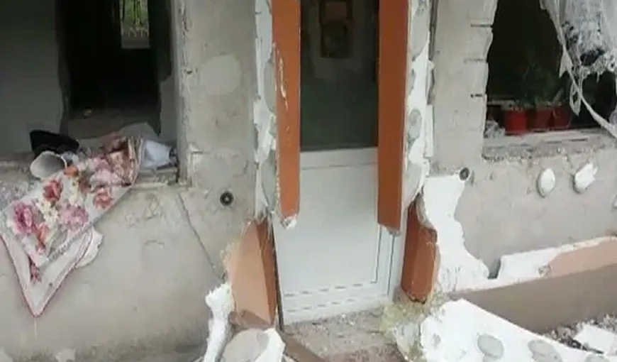 Explozie puternică într-o casă din Olt. Două persoane au fost rănite VIDEO