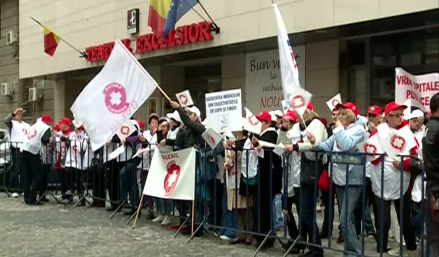 Angajaţii din sistemul sanitar, protest pentru salarii mai mari