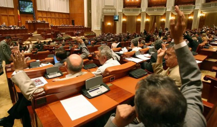 Parlamentarii vor să nu fie pedepsiţi pentru angajarea rudelor la cabinet înainte de august 2013 (Proiect)