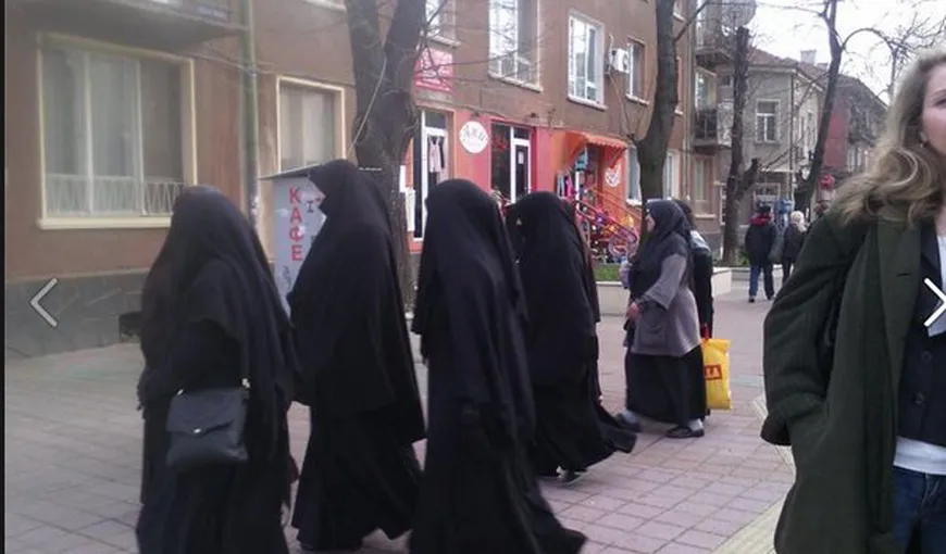 Un oraş din Bulgaria interzice vălul islamic. Măsura e fără precedent în sud-estul Europei