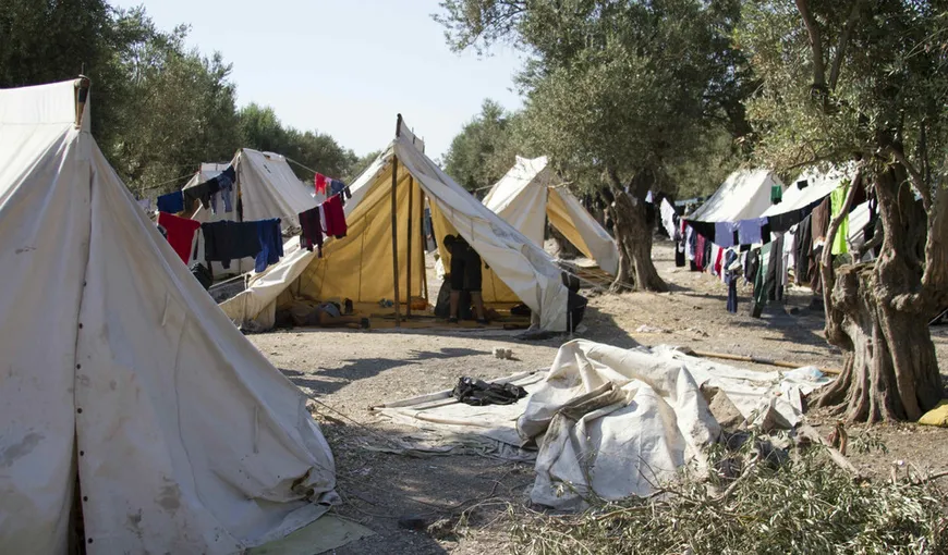Grecia le permite migranţilor care sunt retrimişi în Turcia să părăsească taberele de pe insule