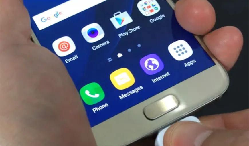 Aplicaţia de la Samsung care îţi închide ecranul telefonului din senin