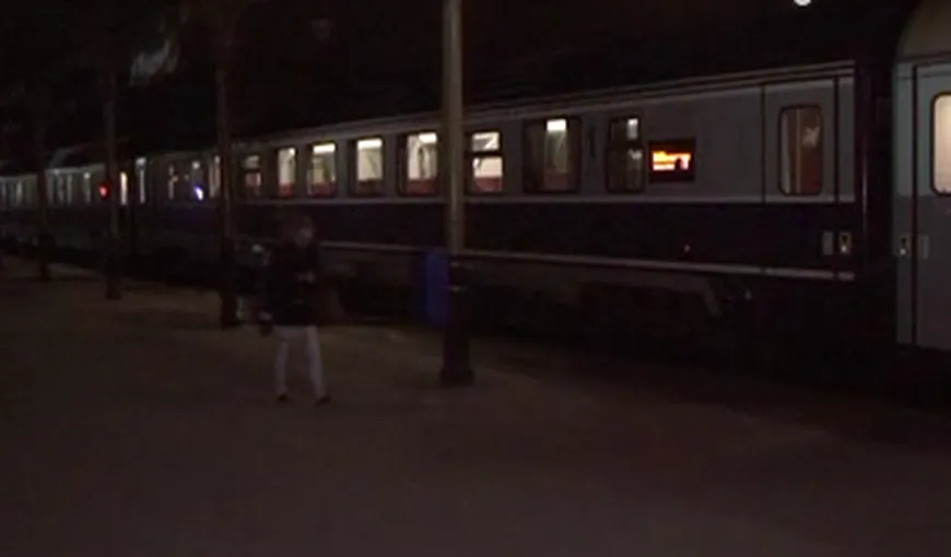 Un tren plin cu pasageri a rămas BLOCAT pe şine din cauza VÂNTULUI, la Suceava