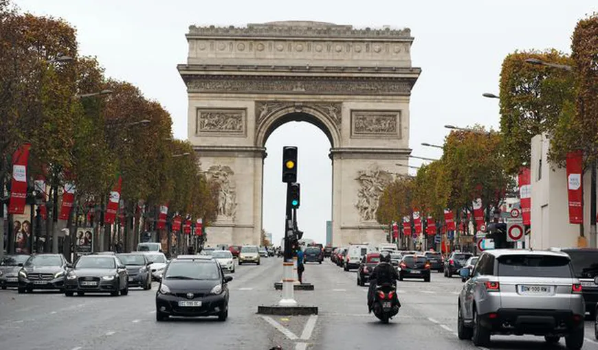 ATAC ARMAT la Paris, în apropiere de Champs-Elysees. Două persoane au fost RĂNITE