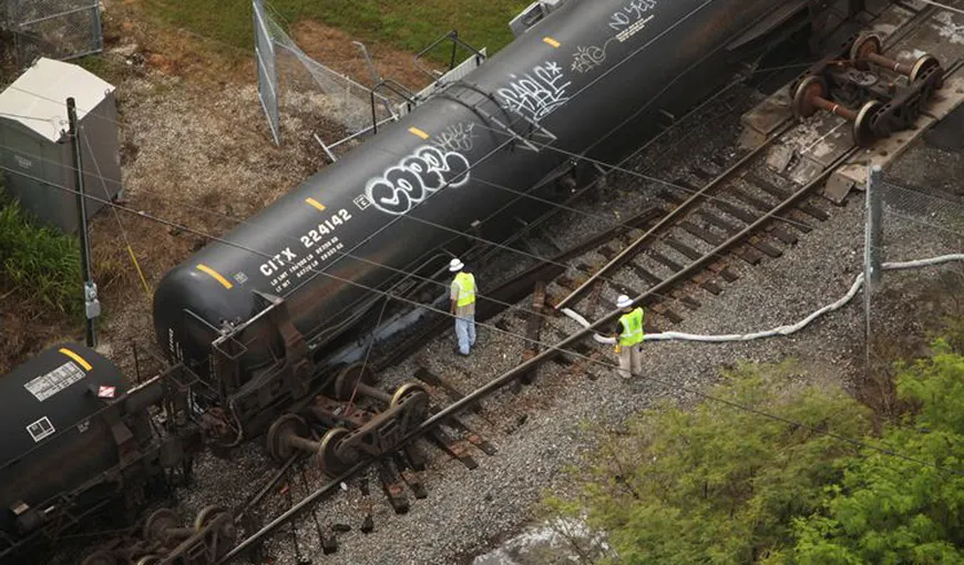Un tren care transporta substanţe toxice A DERAIAT lângă Washington