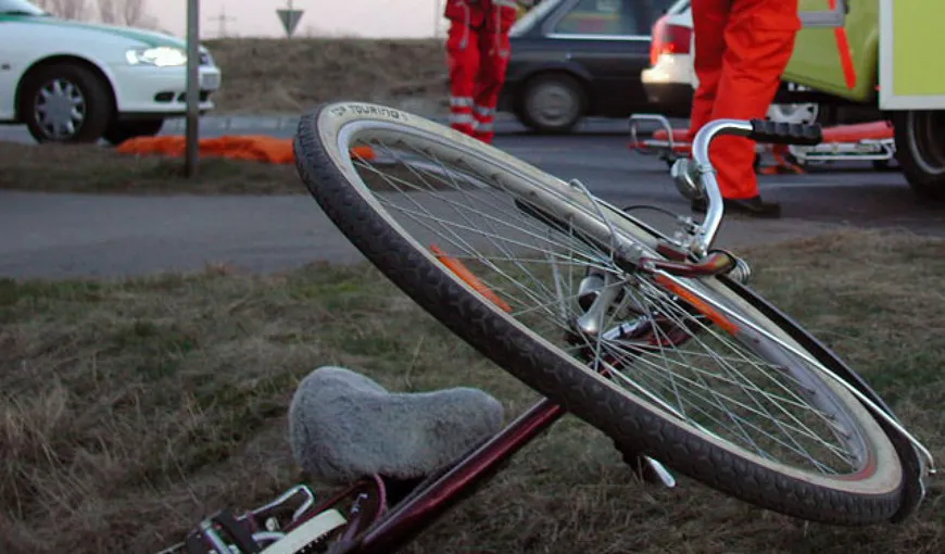 Un biciclist din Capitală a fost accidentat cu portiera de un poliţist