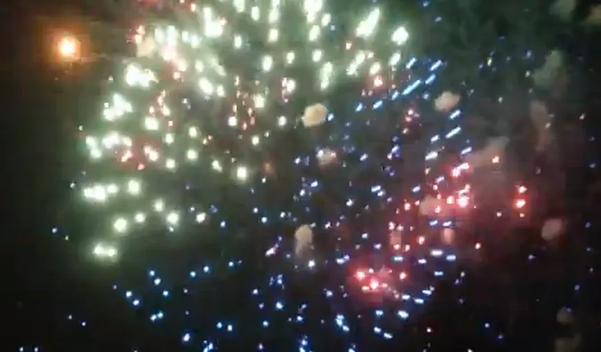 Foc de artificii cu FINAL TRAGIC: un mort şi mai mulţi răniţi, după ce o rachetă a explodat în mulţime VIDEO