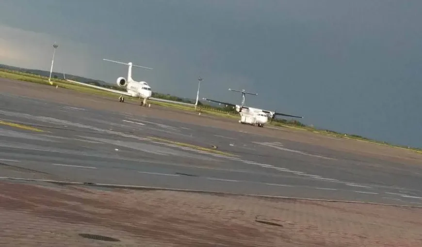 O aeronavă Tarom a aterizat de urgenţă pe Aeroportul din Timişoara. EXPLICAŢIA companiei