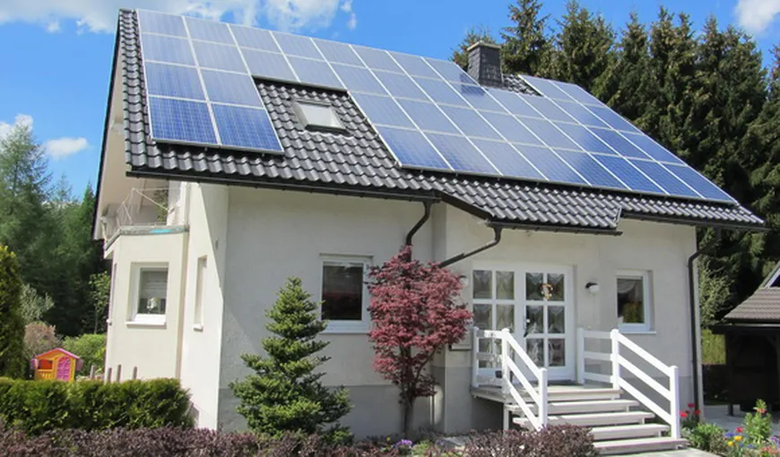 Statul va finanţa persoanele care își montează panouri solare