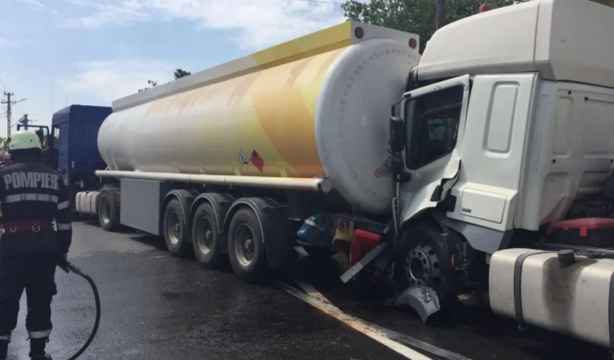 Accident grav la Constanţa: Două cisterne cu benzină s-au ciocnit VIDEO