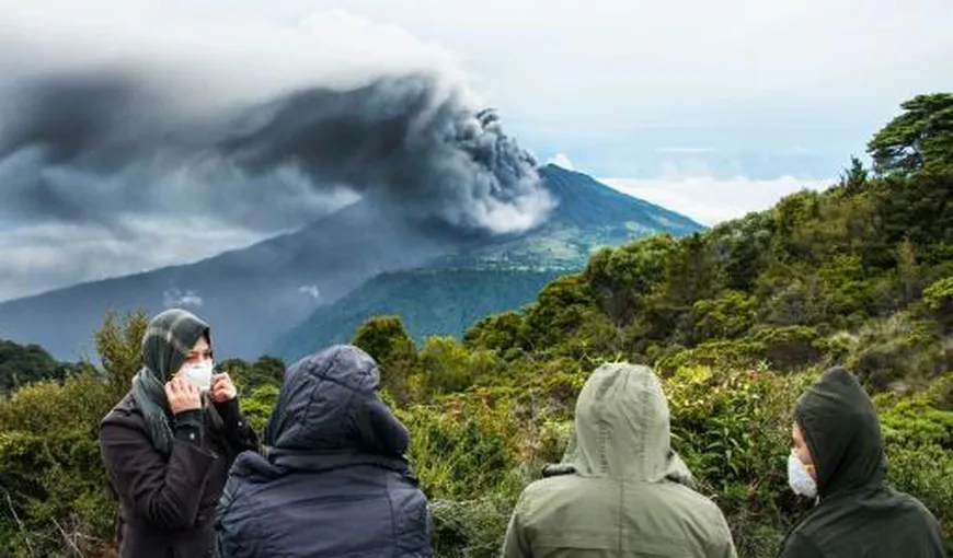 Erupţie vulcanică în Costa Rica: Capitala şi mai multe localităţi, înecate în fum şi cenuşă VIDEO