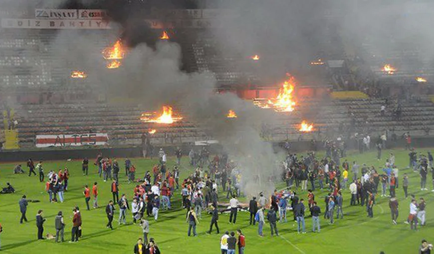 Scene şocante în Turcia. Furioşi că echipa lor a retrogradat, fanii au dat foc la stadion VIDEO