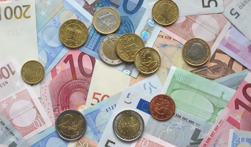 CURS BNR: Euro a depăşit 4,5 lei. Leul se poate deprecia în continuare