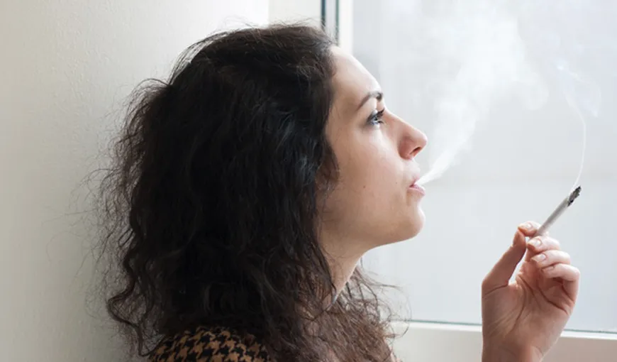 STUDIU: O treime dintre români fumează, majoritatea au între 26 şi 35 de ani, venituri mari şi locuiesc în oraş