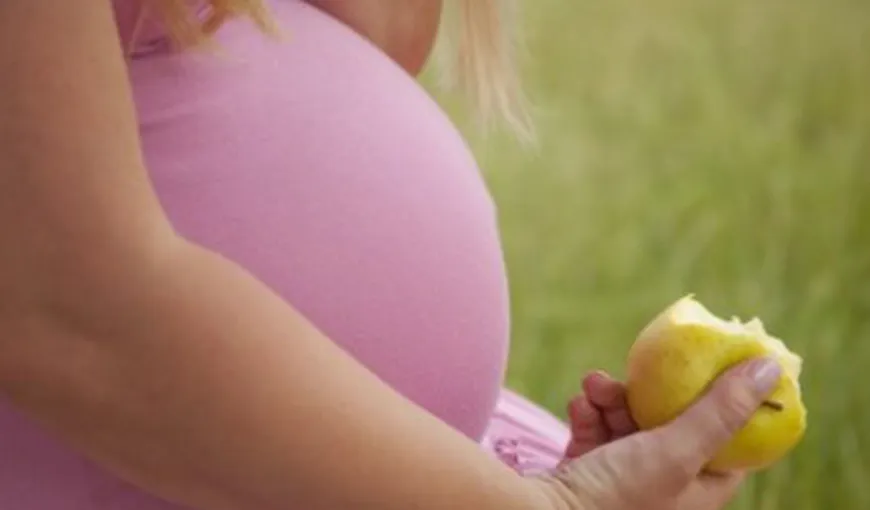 Mituri despre alimentaţia gravidei. Ce NU trebuie să mănânce o femeie însărcinată