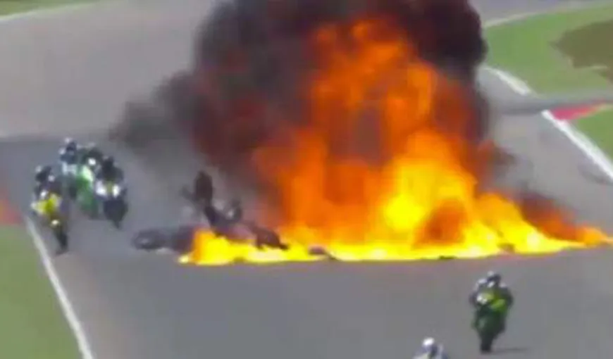 Infern pe pistă, în Moto 2. Accident teribil, motocicletele au luat foc VIDEO