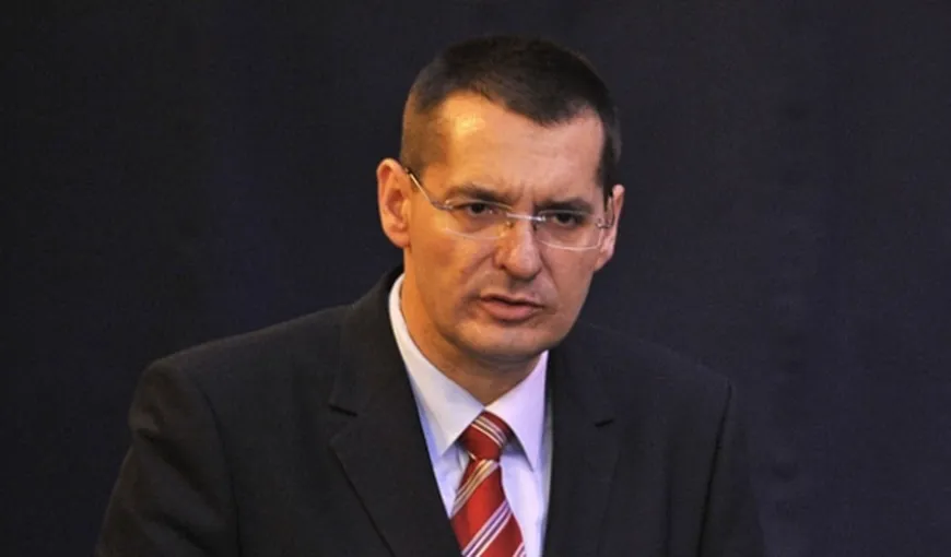 Mai mulţi membri ai comisiilor care analizează doctoratele lui Petre Tobă, Neculai Onţanu şi Bogdan Licu s-au retras
