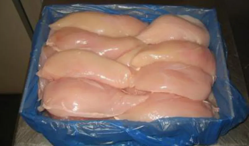 ALERTĂ ALIMENTARĂ! 1.500 de kg de carne de pui provenită din Polonia depistată cu Salmonella, în Bihor