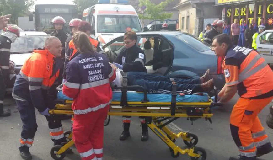 Accident grav în Braşov. Trei persoane au fost rănite