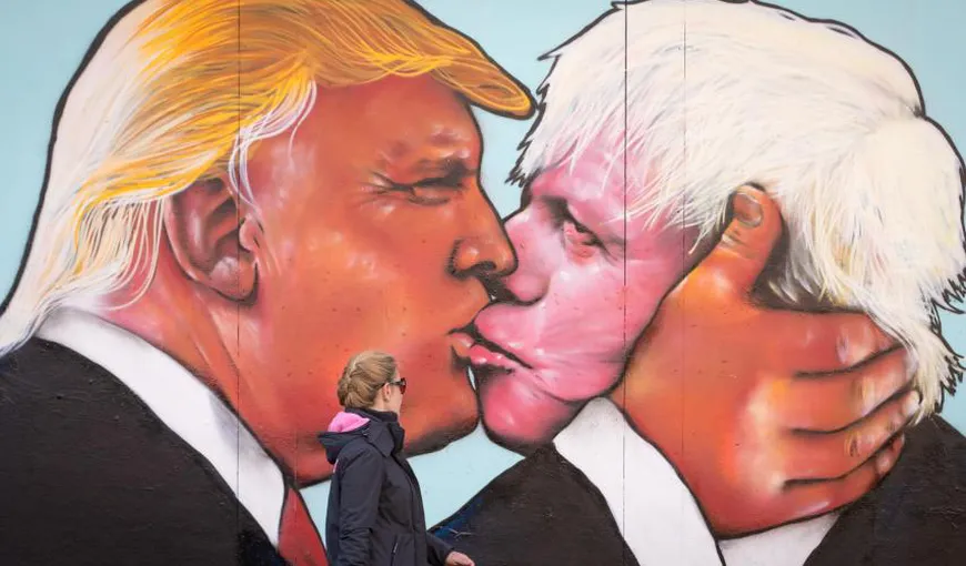 Sărut pasional între Donald Trump şi Boris Johnson