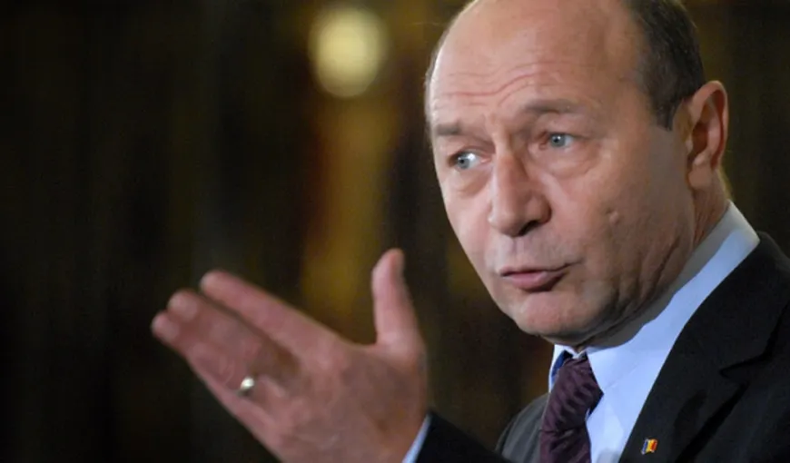 Traian Băsescu: Iohannis nu avea ce să caute cu soţia la trupele din Afghanistan