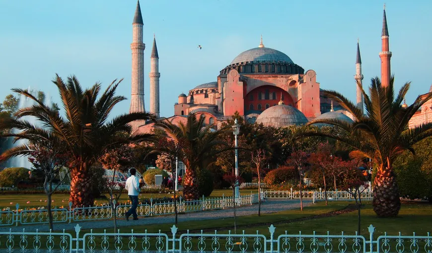 Turcia se confruntă cu cel mai semnificativ declin al numărului de turişti străini din ultimii 17 ani