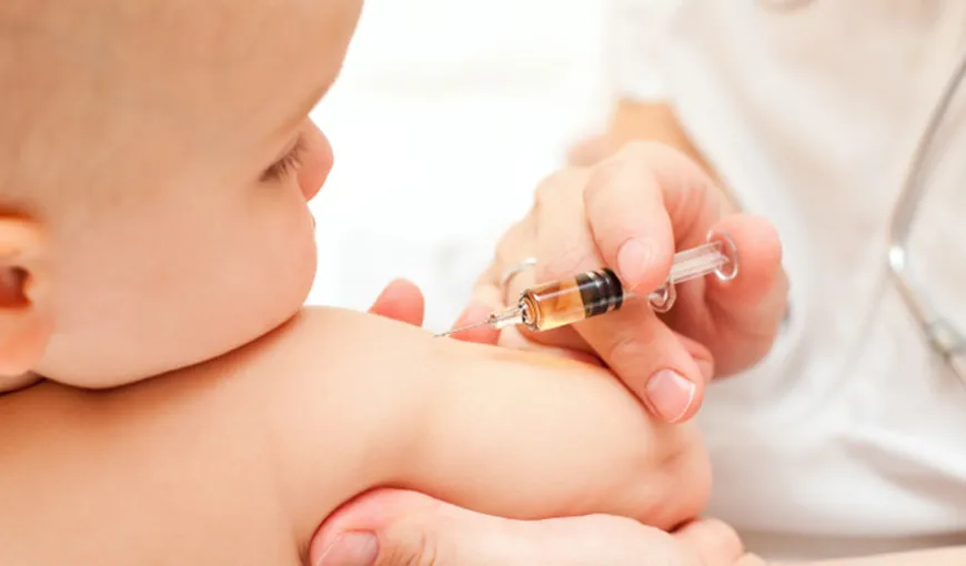 CRIZA vaccinurilor pentru bebeluşi, ocazie de a face bişniţă pe Internet