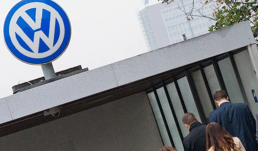 În plin scandal şi cu pierderi de miliarde de euro, Volkswagen măreşte salariile angajaţilor