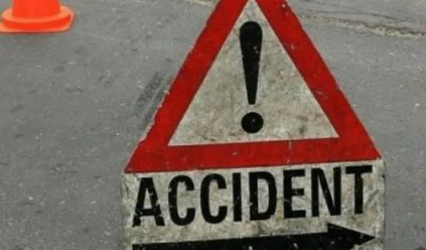 Accident grav în Cluj. Un motociclist a fost aruncat 20 de metri, după ce a intrat într-o maşină