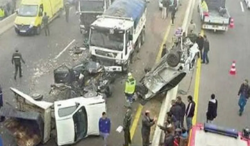Accident teribil: 33 de morţi şi 22 de răniţi după ce un camion a intrat în plin într-un autobuz