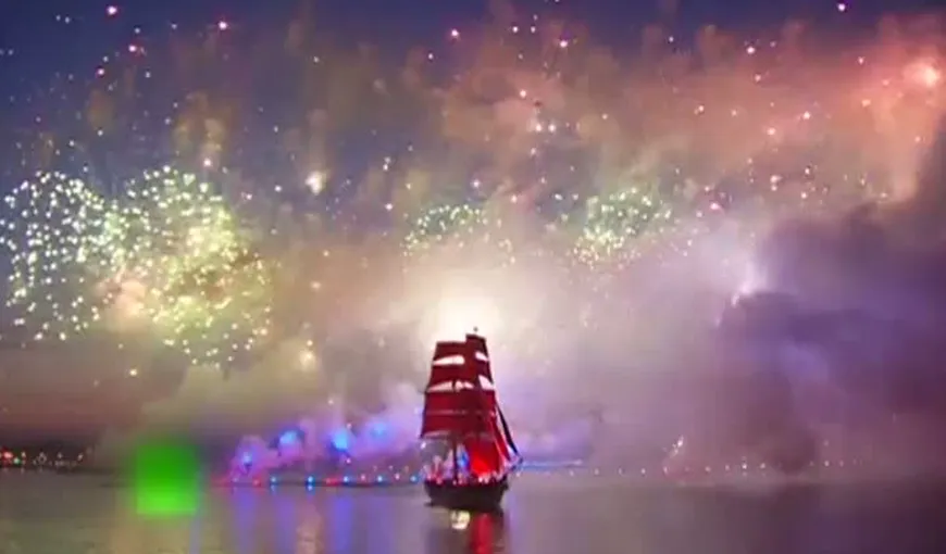 Final de an şcolar în Sankt Petersburg: Focuri de artificii şi un concert impresionant VIDEO