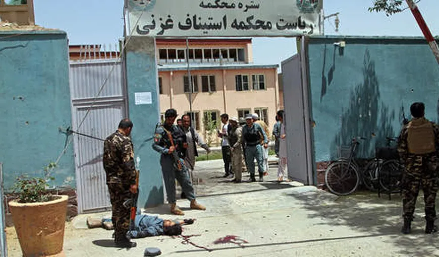 Afganistan: Atac sinucigaş în tribunal. Cel puţin şase persoane au murit
