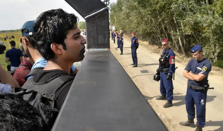 Ungaria a adoptat legea care îi trimite pe imigranţii ilegali peste gardul de la frontieră, în partea sârbă