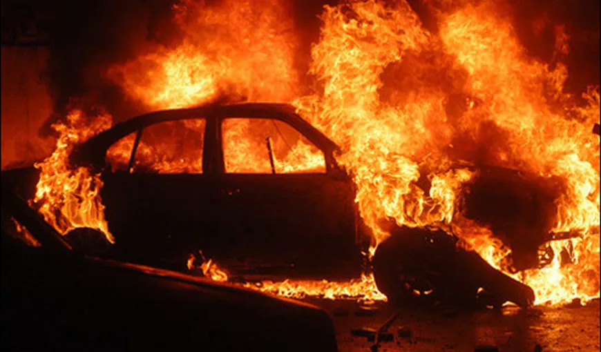 Maşină incendiată în stil mafiot, în Rădăuţi