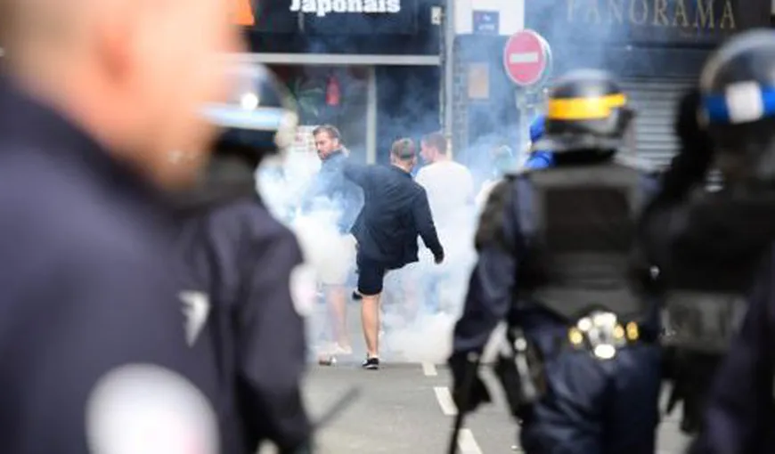 Violenţe miercuri seara la Lille, fanii englezi s-au bătut cu poliţia. 36 de suporteri au fost arestaţi