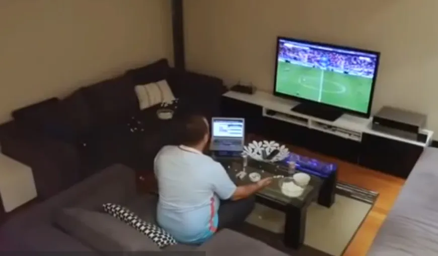 Reacţie ULUITOARE a unui suporter turc atunci când i se opreşte televizorul în timpul meciului VIDEO