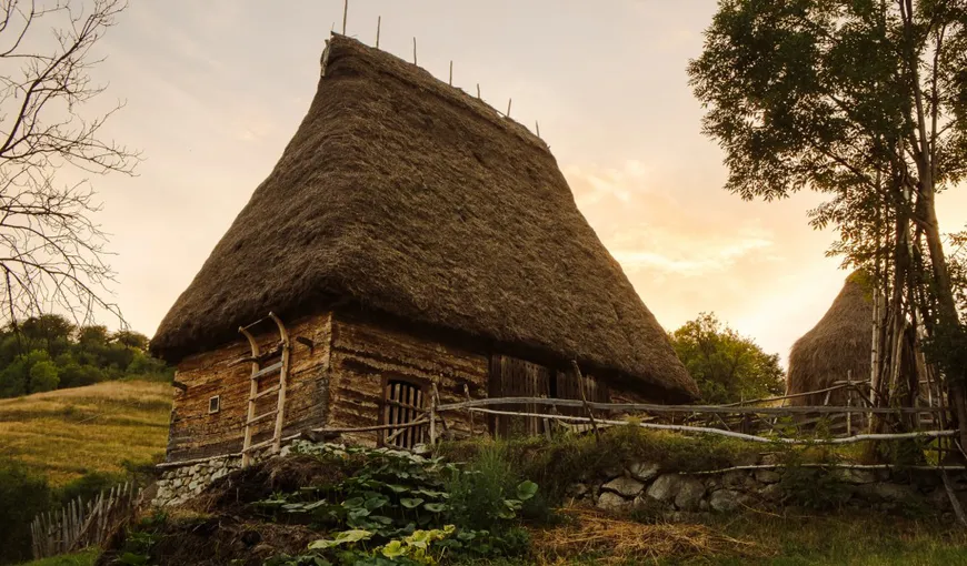 Ansamblu de locuinţe din perioada neolitică, reprodus în Apuseni în primul Muzeu Viu din România