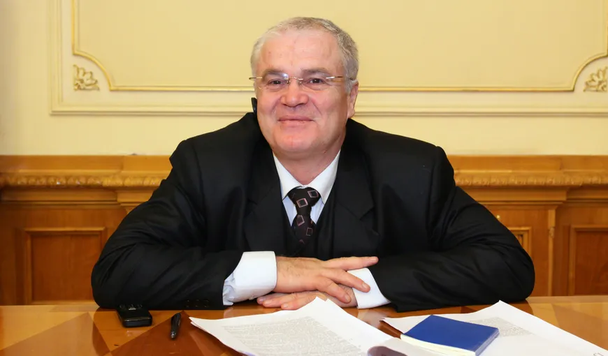 Adevărul.ro: Eugen Nicolicea a făcut Dreptul la 50 de ani, la Spiru Haret, forma de Învăţământ la Distanţă
