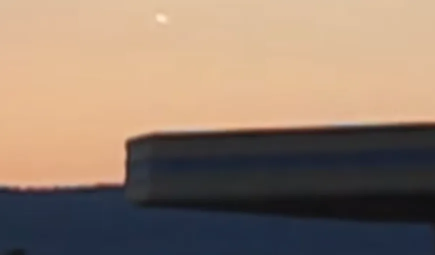 Un OZN gigant a fost filmat pe cerul din Buzău VIDEO
