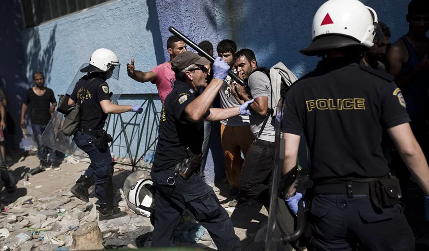 Ciocniri între migranţi şi autorităţile elene: Trei persoane au fost rănite grav, în Lesbos