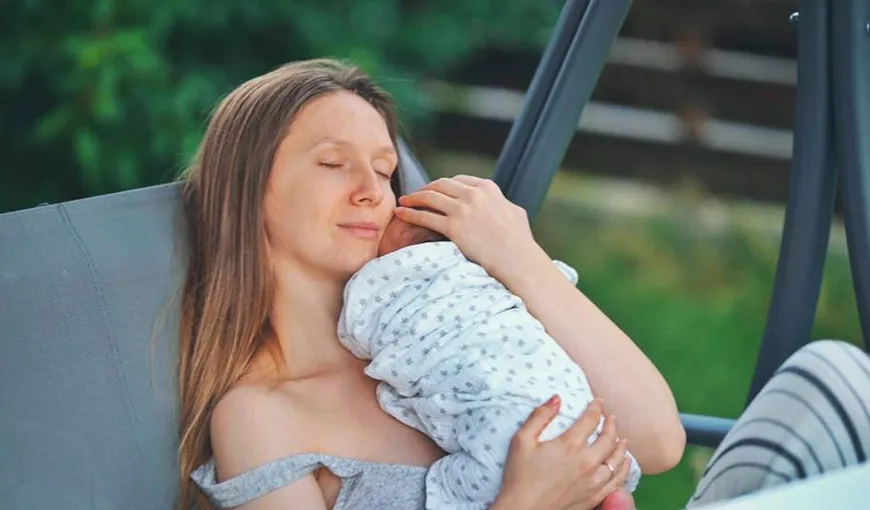 Adela Popescu, probleme după sarcină: Se spune că unei femei îi trebuie 9 luni să devină mamă şi alte 9 ca să redevină femeie