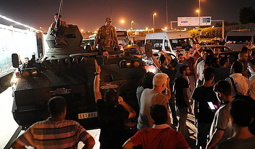 Tentativă de lovitură de stat în Turcia. Români blocaţi în Istanbul. Prima cursă TAROM a aterizat în Capitală, cu 134 de pasageri