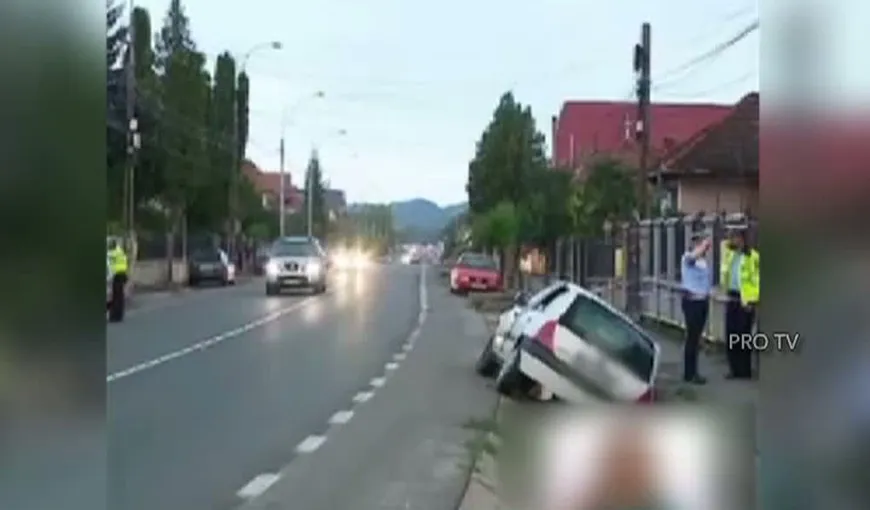 Accident în Cluj. Patru tineri au ajuns cu maşina într-un şanţ după ce au consumat substanţe interzise