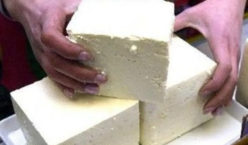 Cinci tone de brânză au fost confiscate de la o fabrică din Arad
